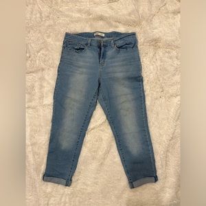 Womens Levi ankle boyfriend jeans size 16.